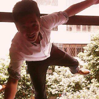 赵千里（行至户外）