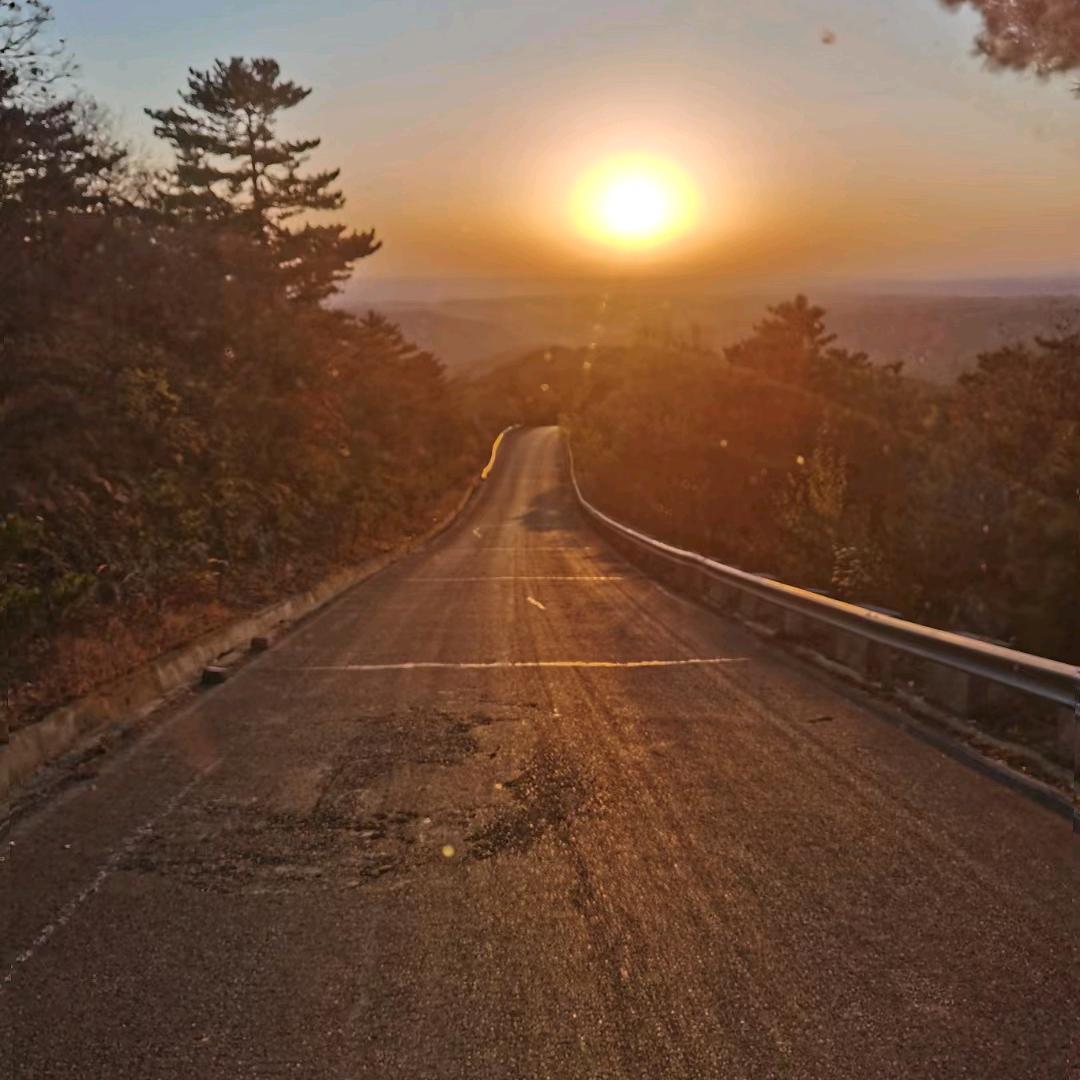 进入隧道开启大灯