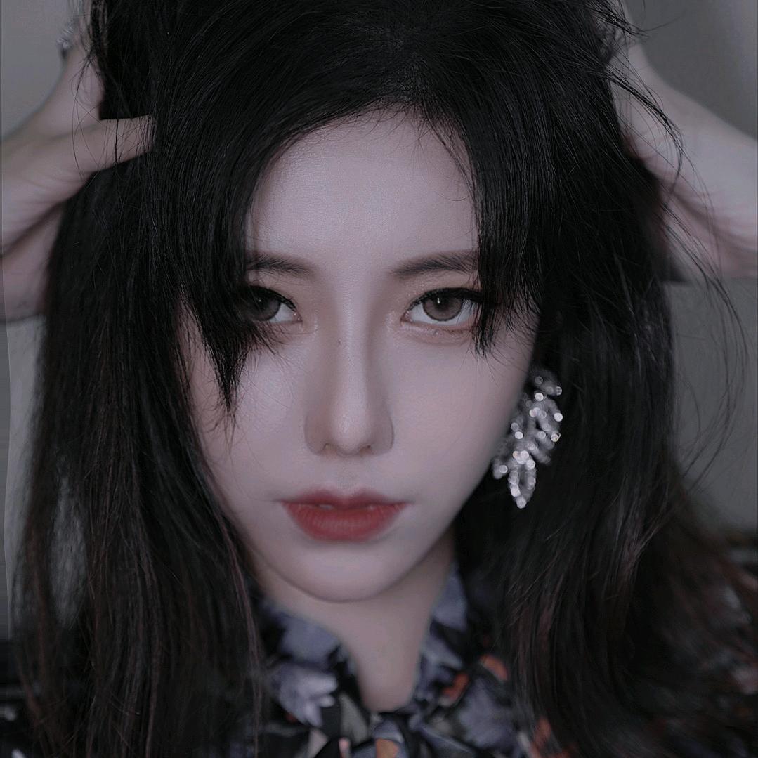莫然