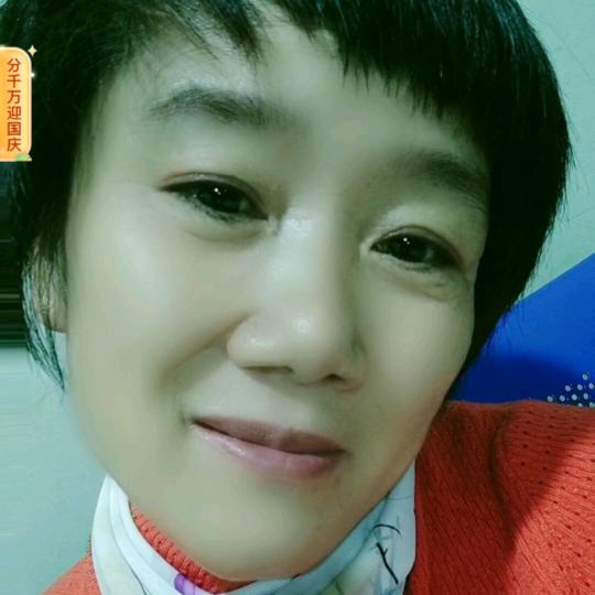 鑫欣鑫向上爬到山顶