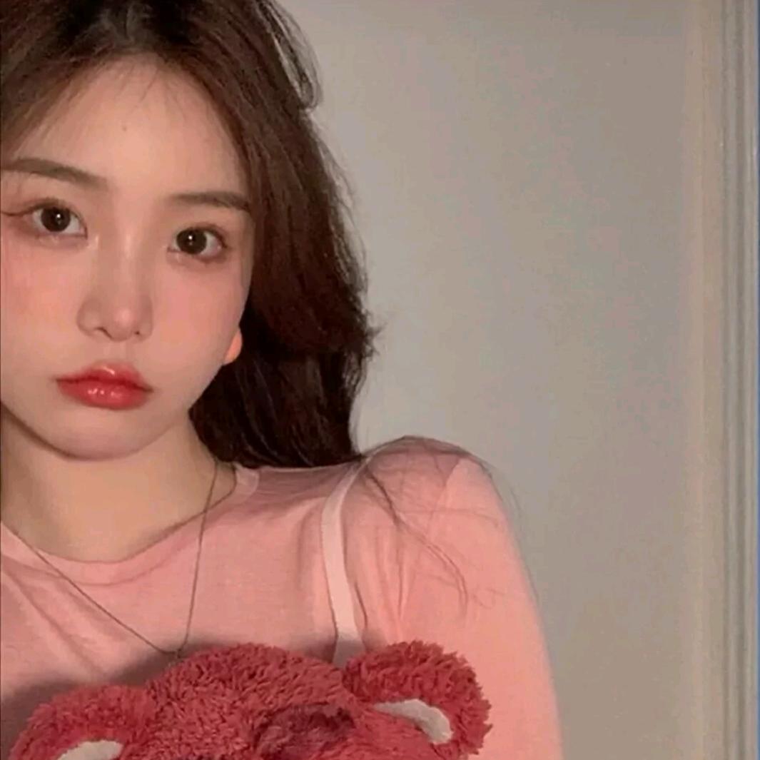 不吃鸡腿的女同学。