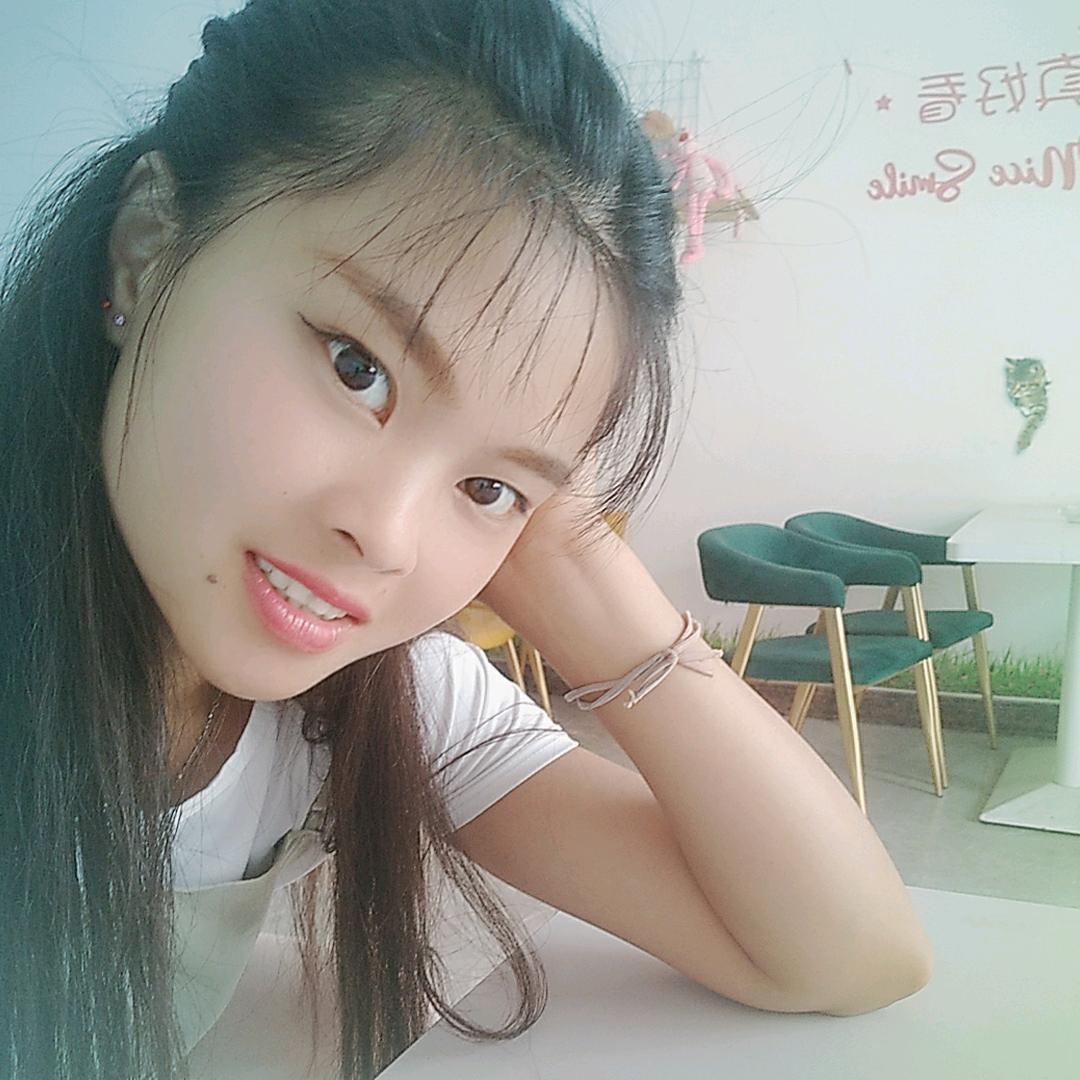 大美女牙齿坏。喜欢对口型。