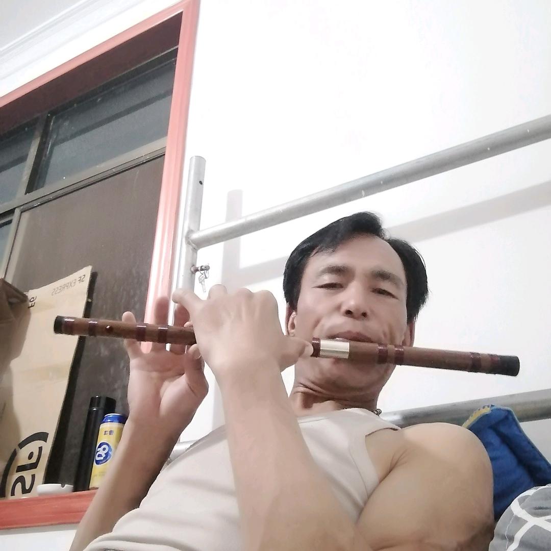 明月蓝天。