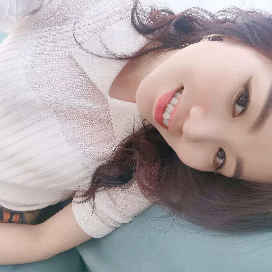 灿鹏谢丽红的橱窗