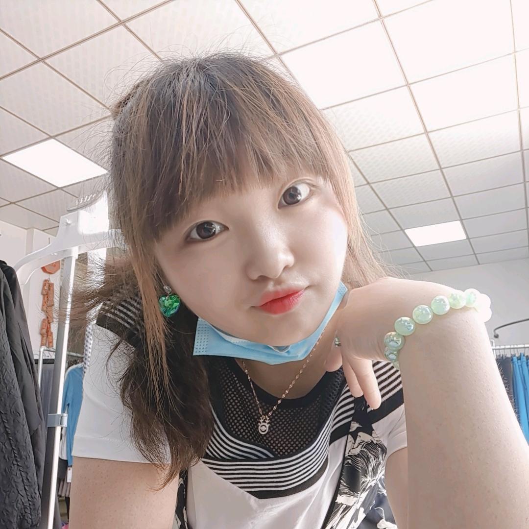 满天♥(｡￫v￩｡)♥星辰