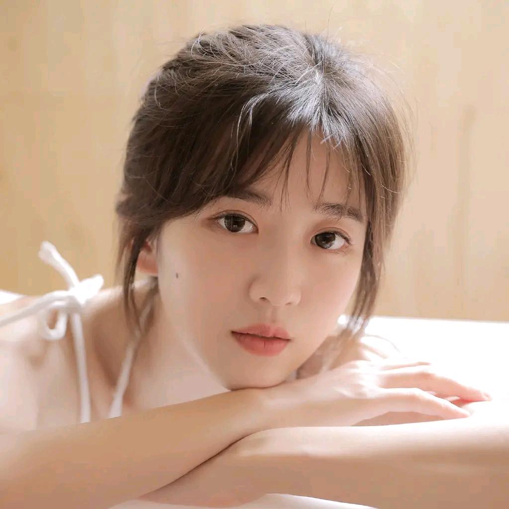 月亮姐姐ヘ(_ _ヘ)