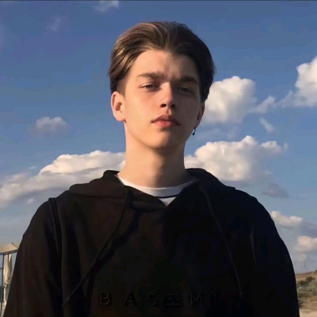 时洛