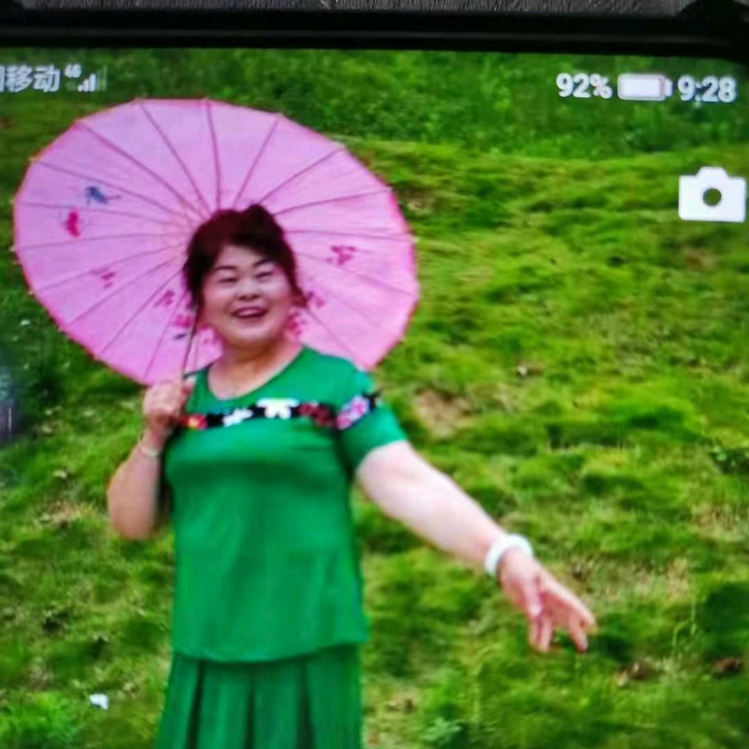 严华秀