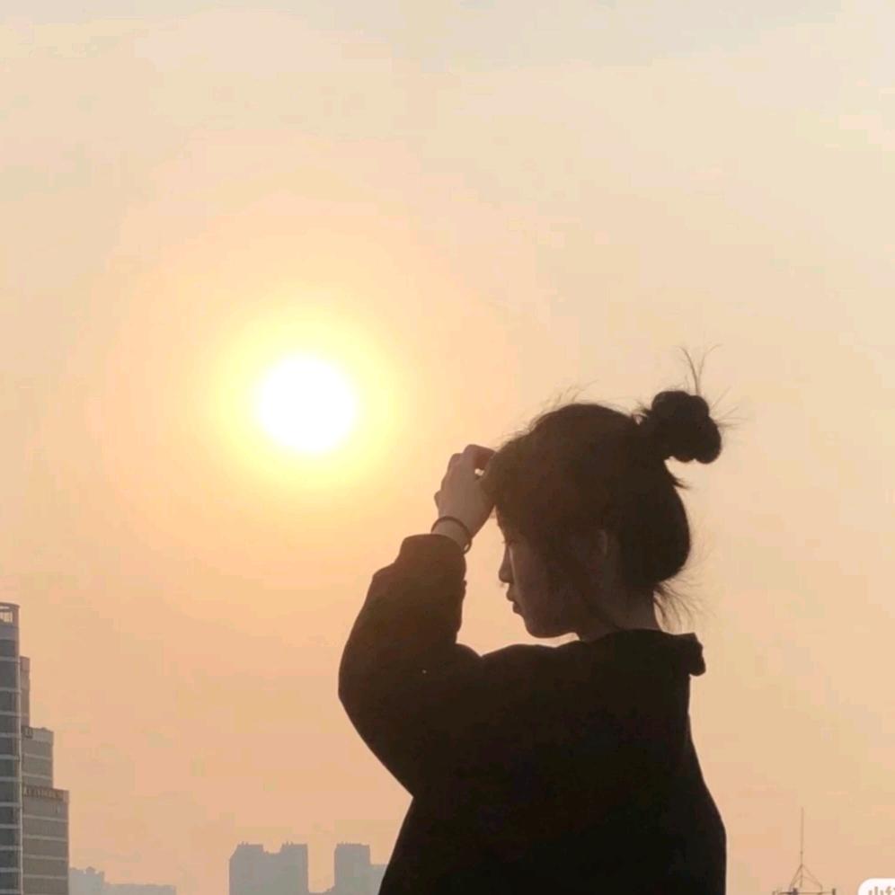 莉莉♥