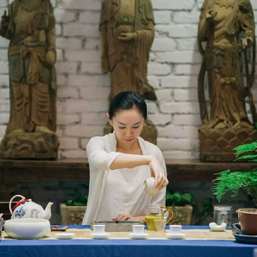 子逸爱喝茶