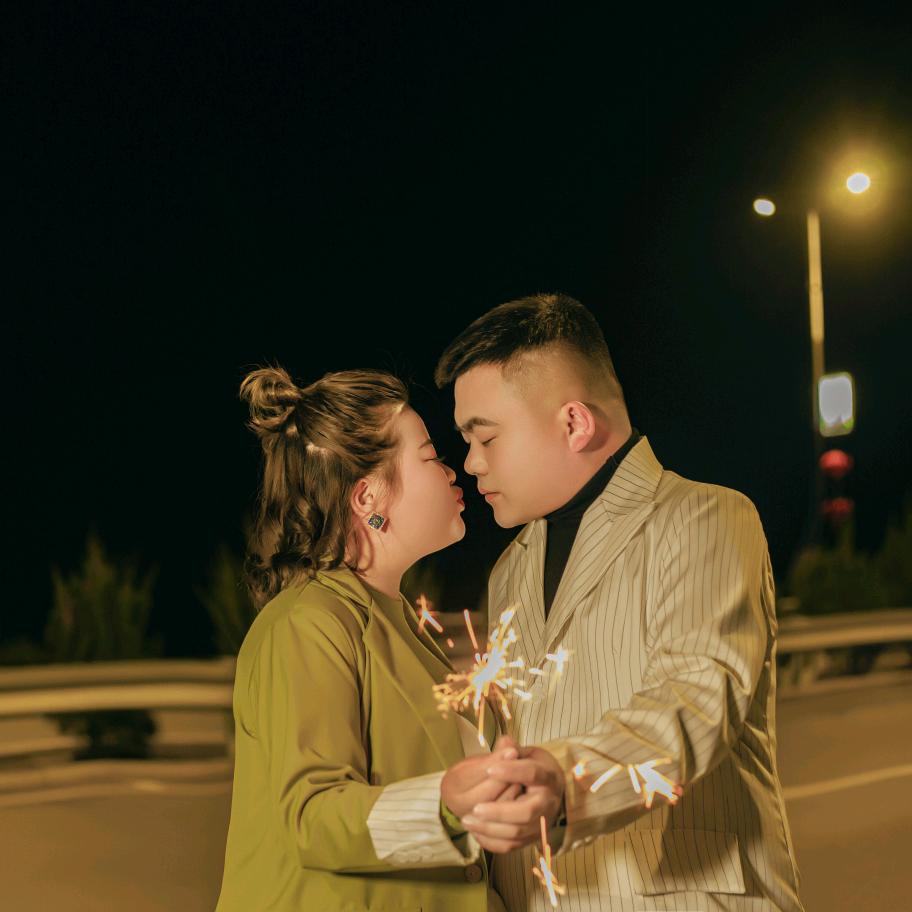 左手右手谁来牵