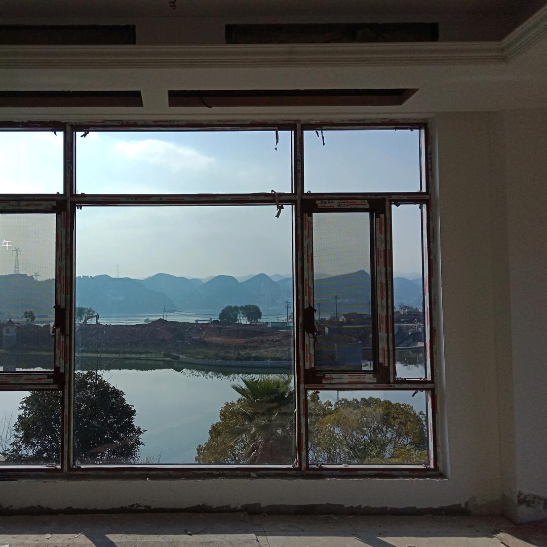 门内窗外