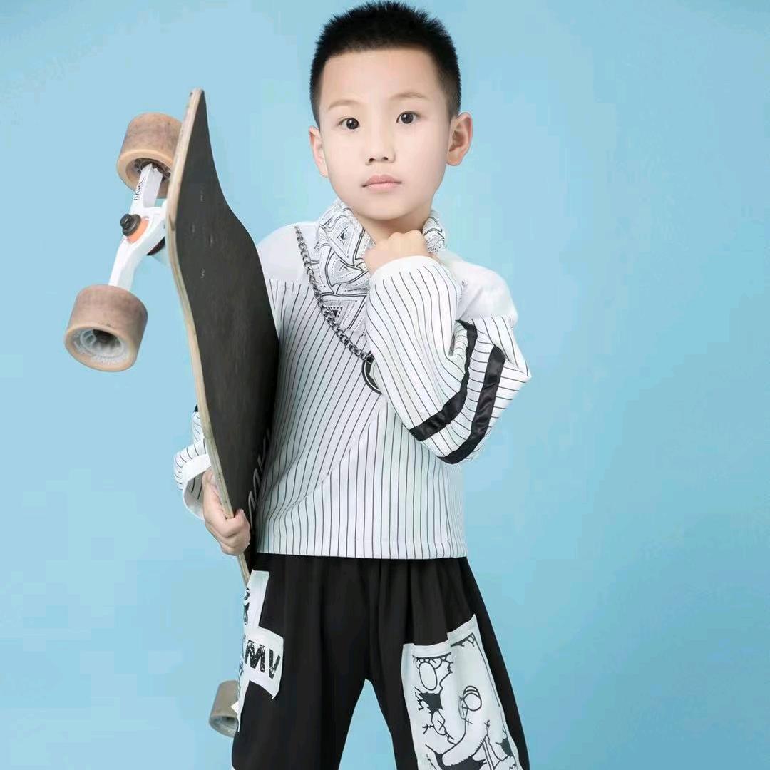 侯江江