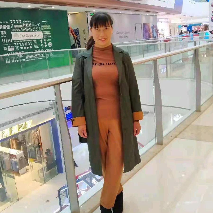 风中摇曳的红玫瑰