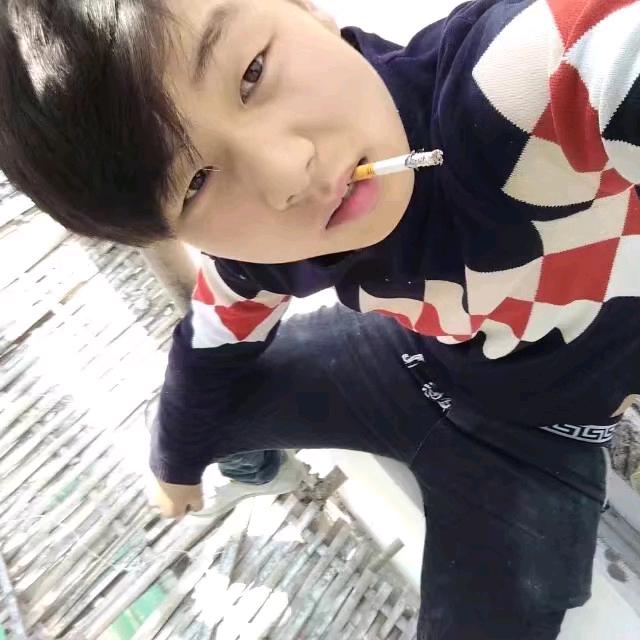 收破烂的小伙子