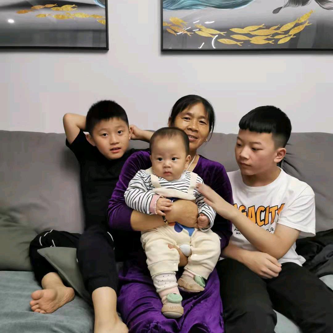 莫忘君恩，将心比心，三个孙子的奶奶