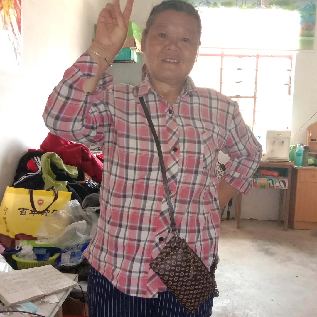 潘平