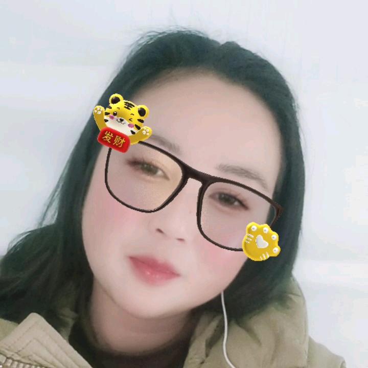 大圆脸的老阿姨
