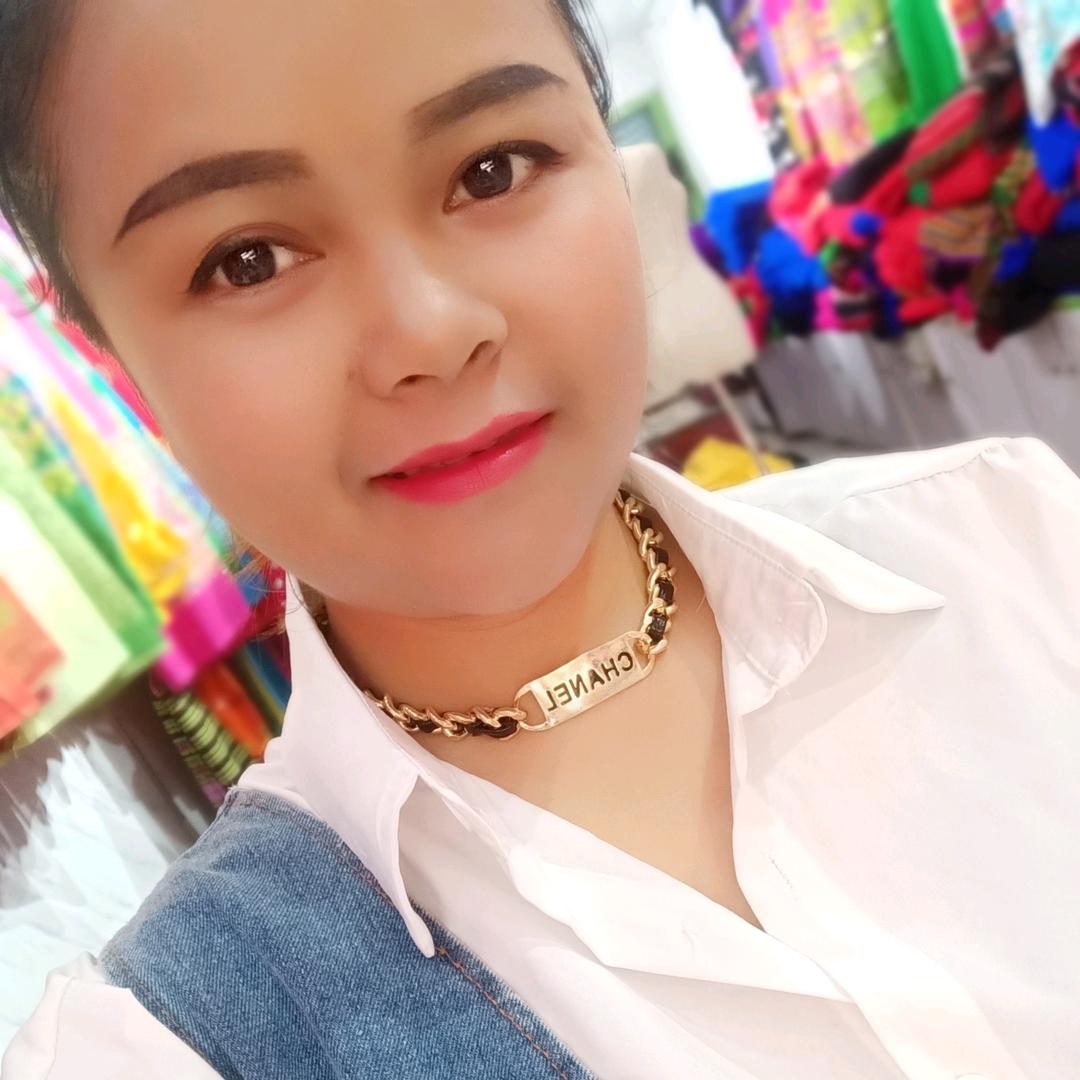 依娜佤傣族装店