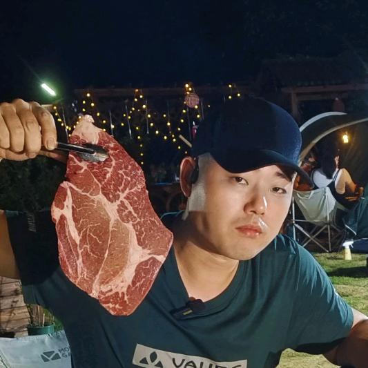 熊大在干嘛（钓鱼中）