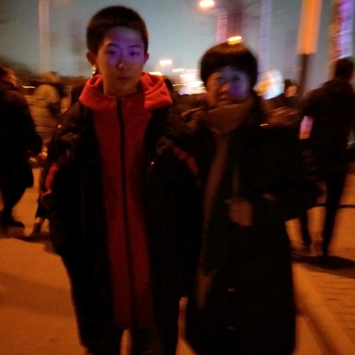 湖光十色