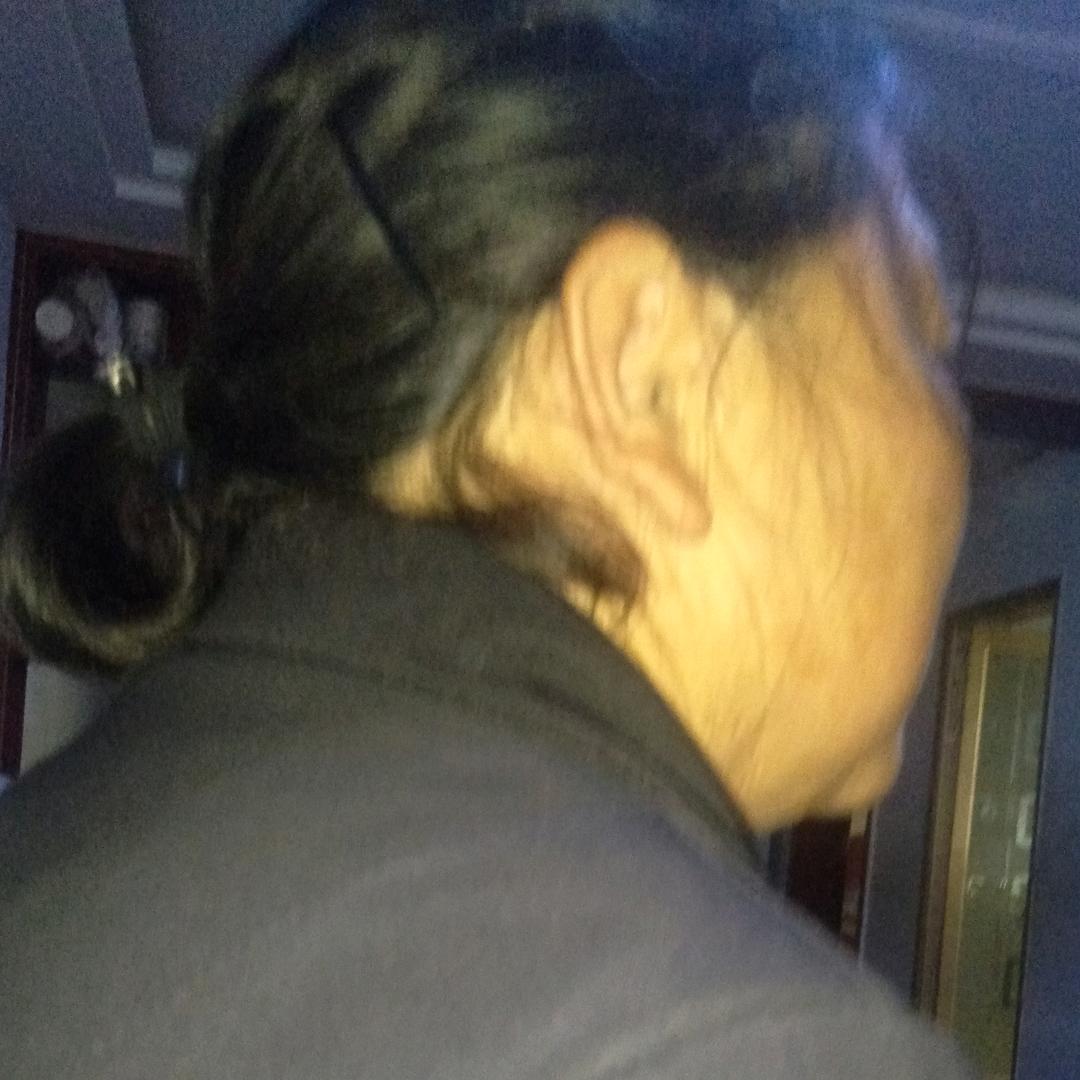 华