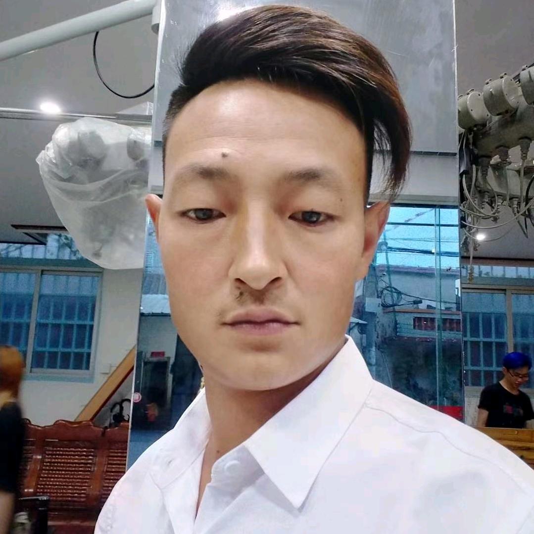 90后搬砖小男孩