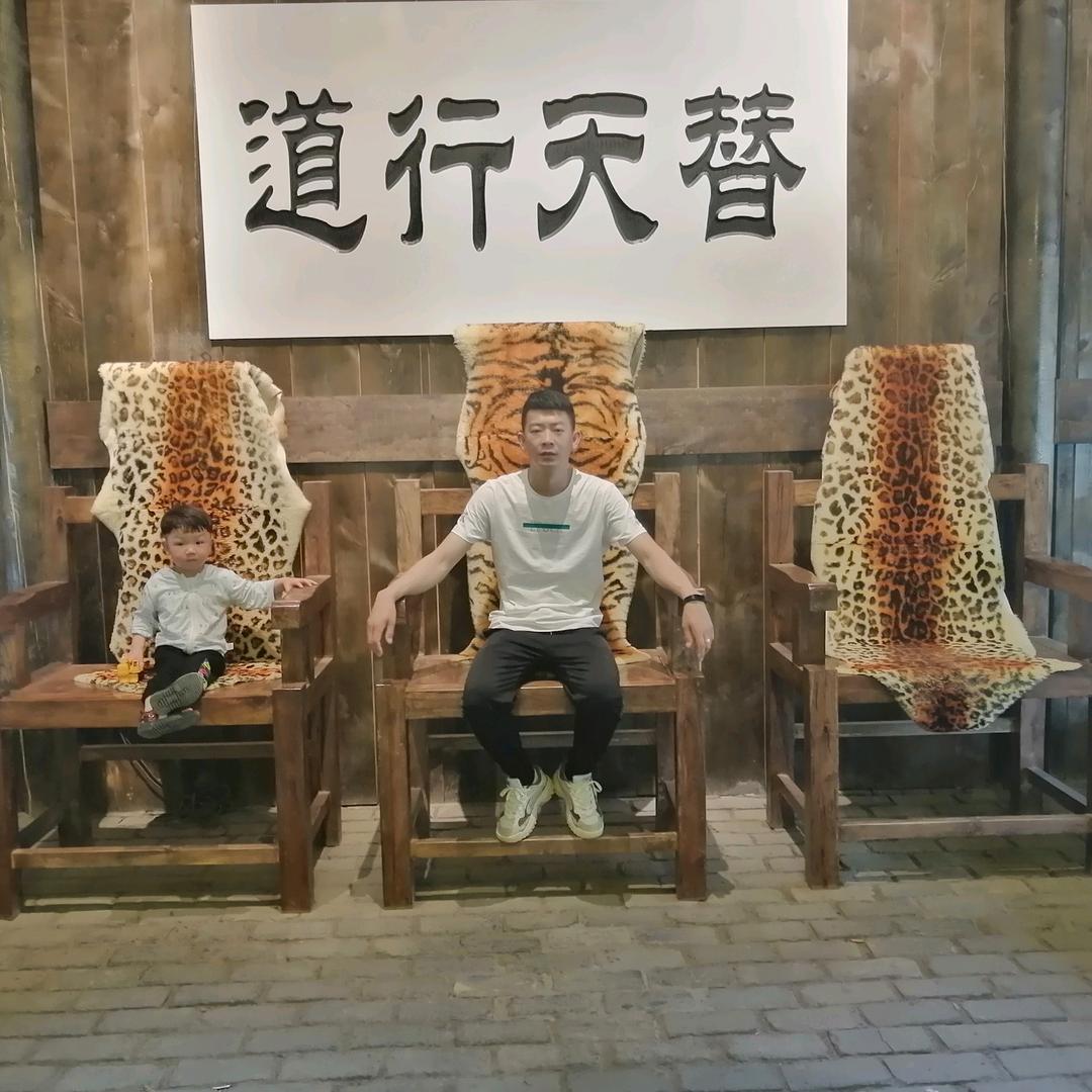 小 石 哥