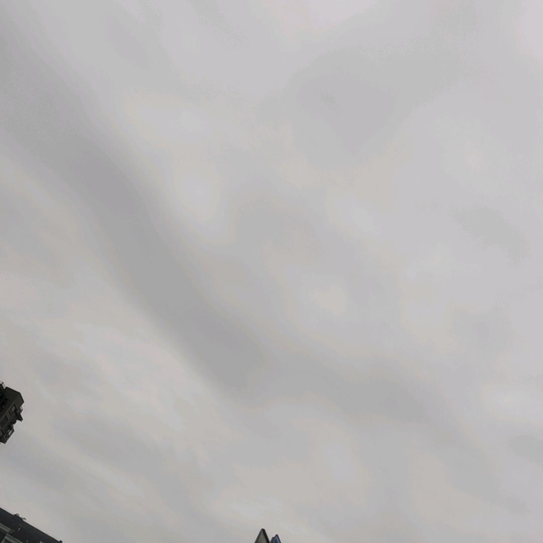 顶着千斤也在笑