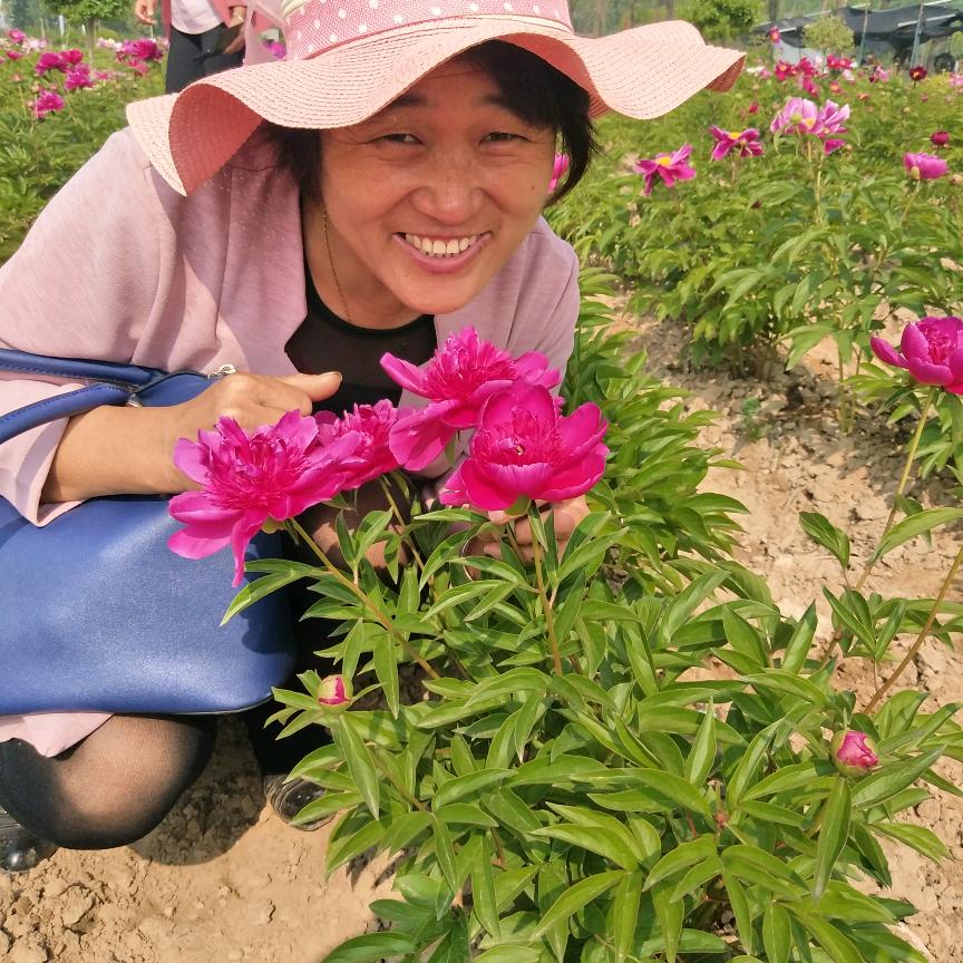 家里有两个小美女一一聂家老四妮