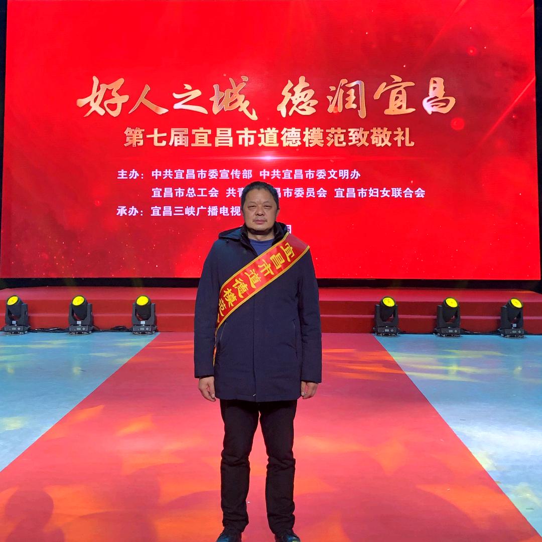 中国好人覃玉红（峰岩村第一书记）