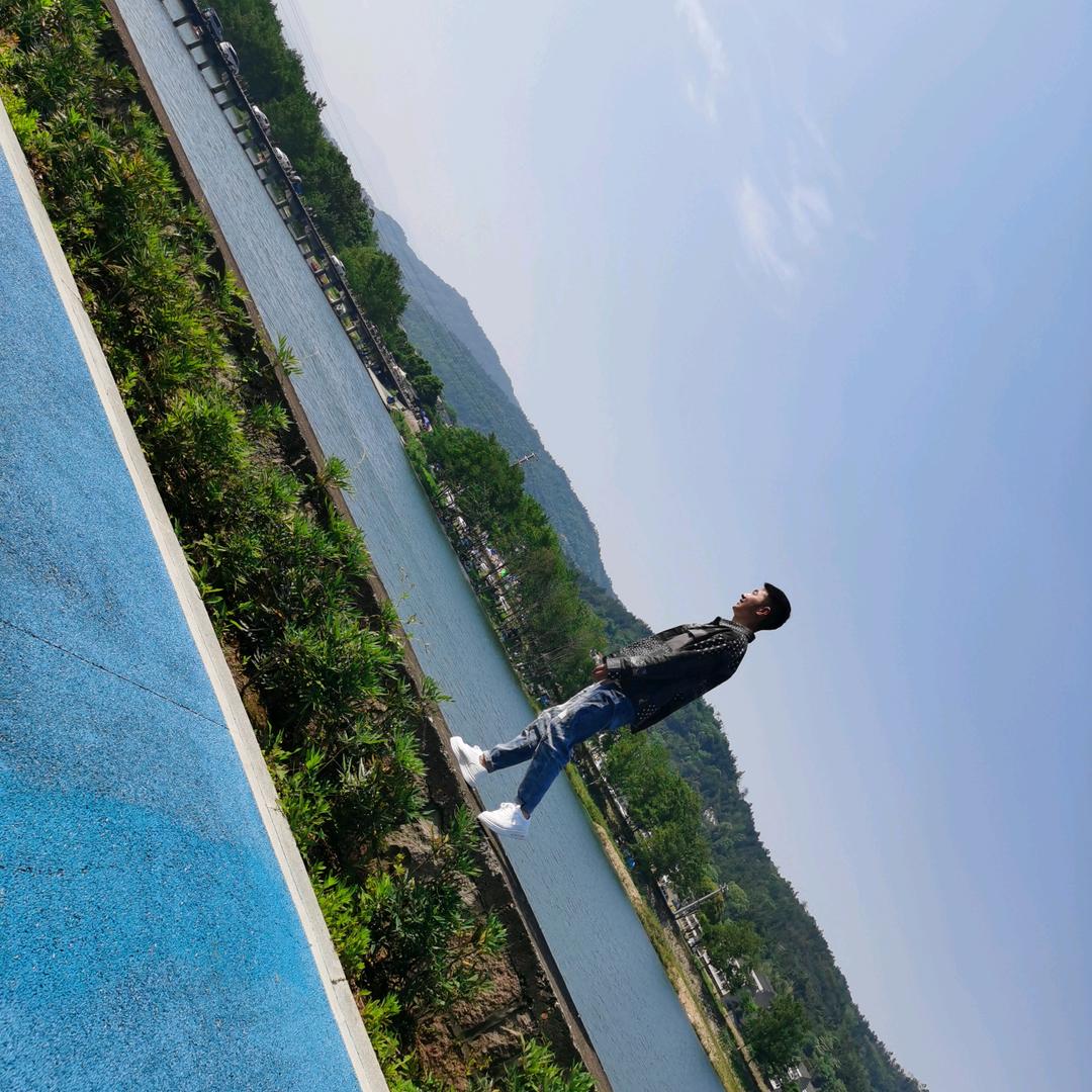 月是故乡明…