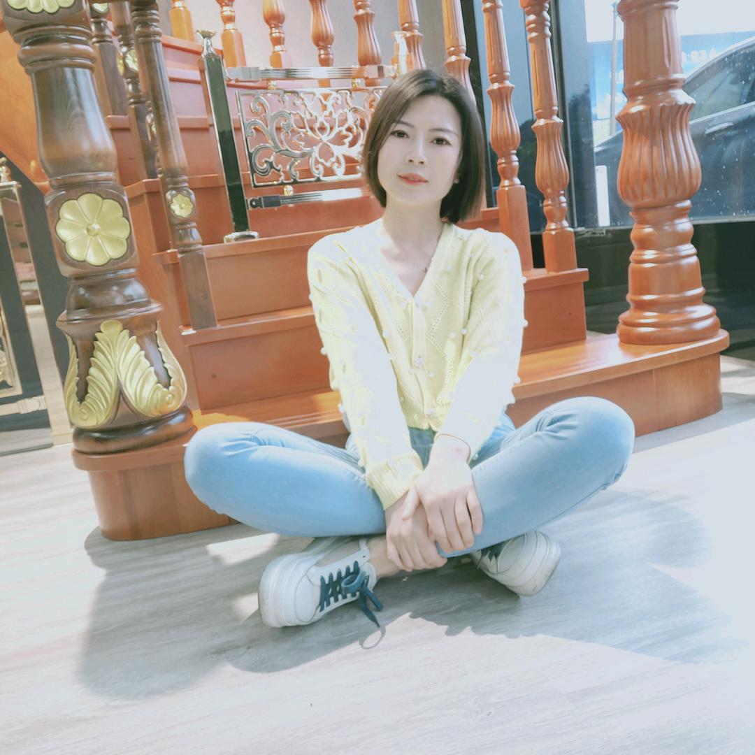 爱楼梯的小姐姐