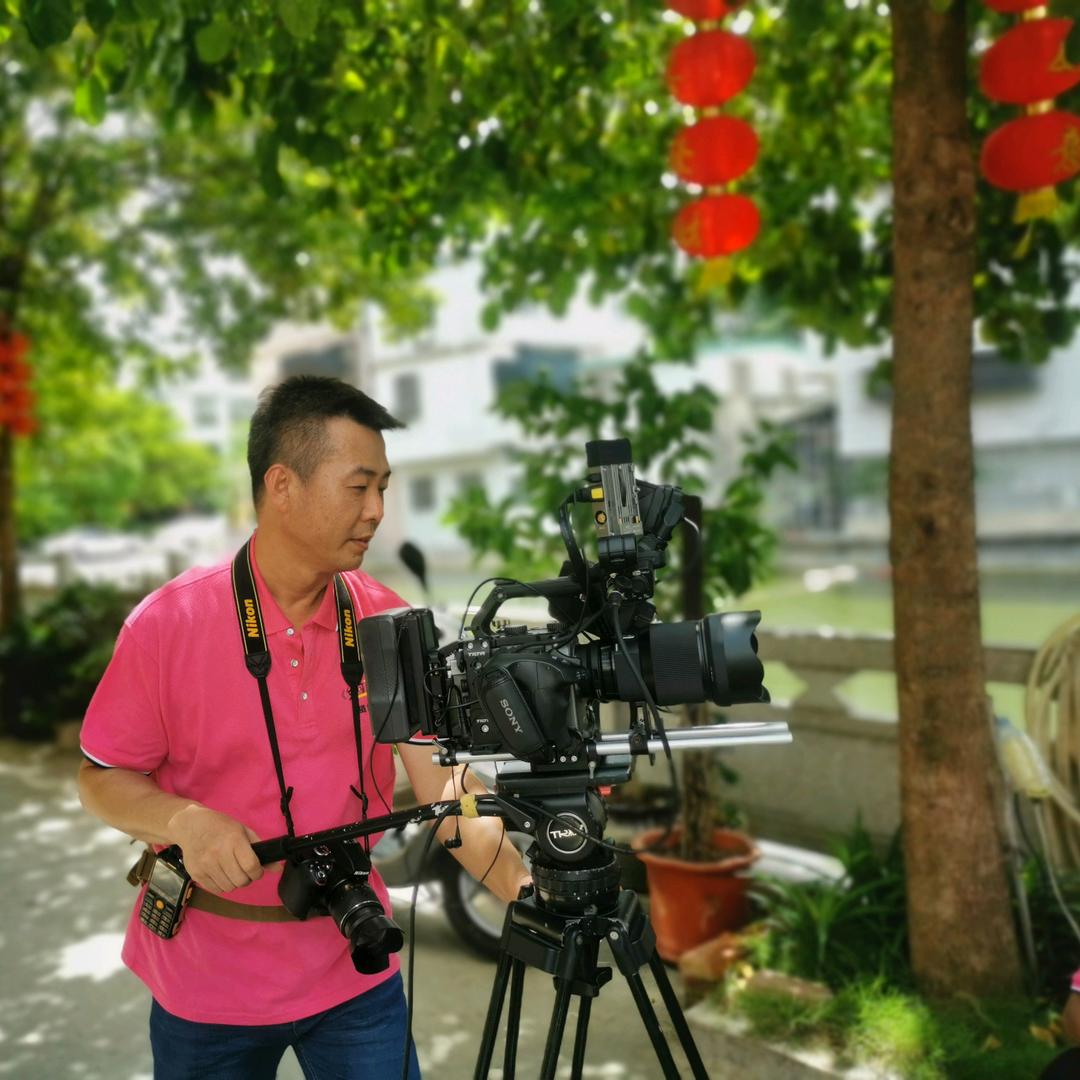 《乡村喜事》摄制组