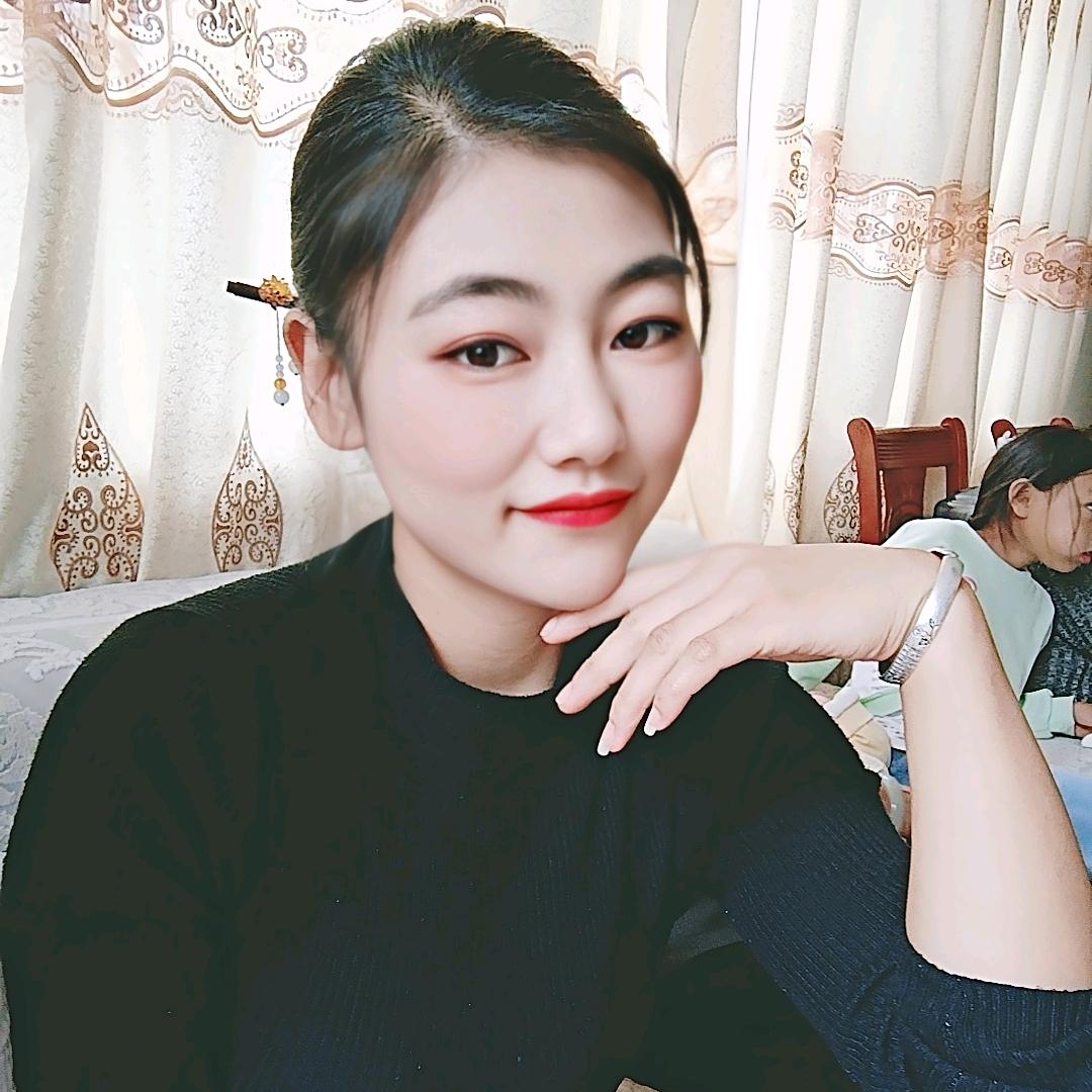 国徽下的迷彩女孩_