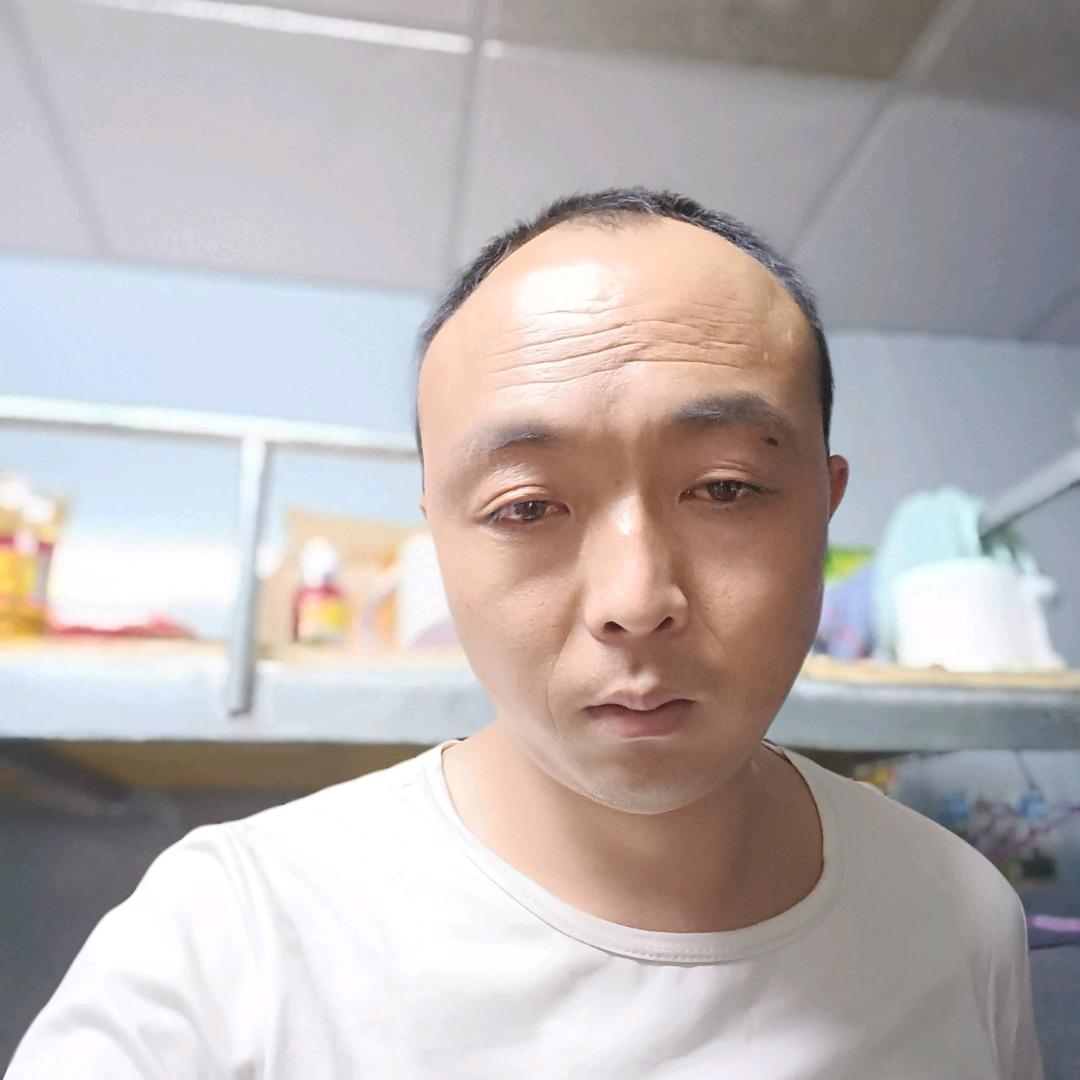 单亲爸爸四个娃