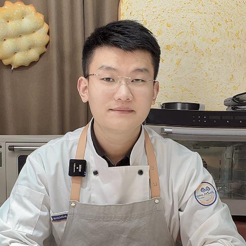 隔壁面包店的老王