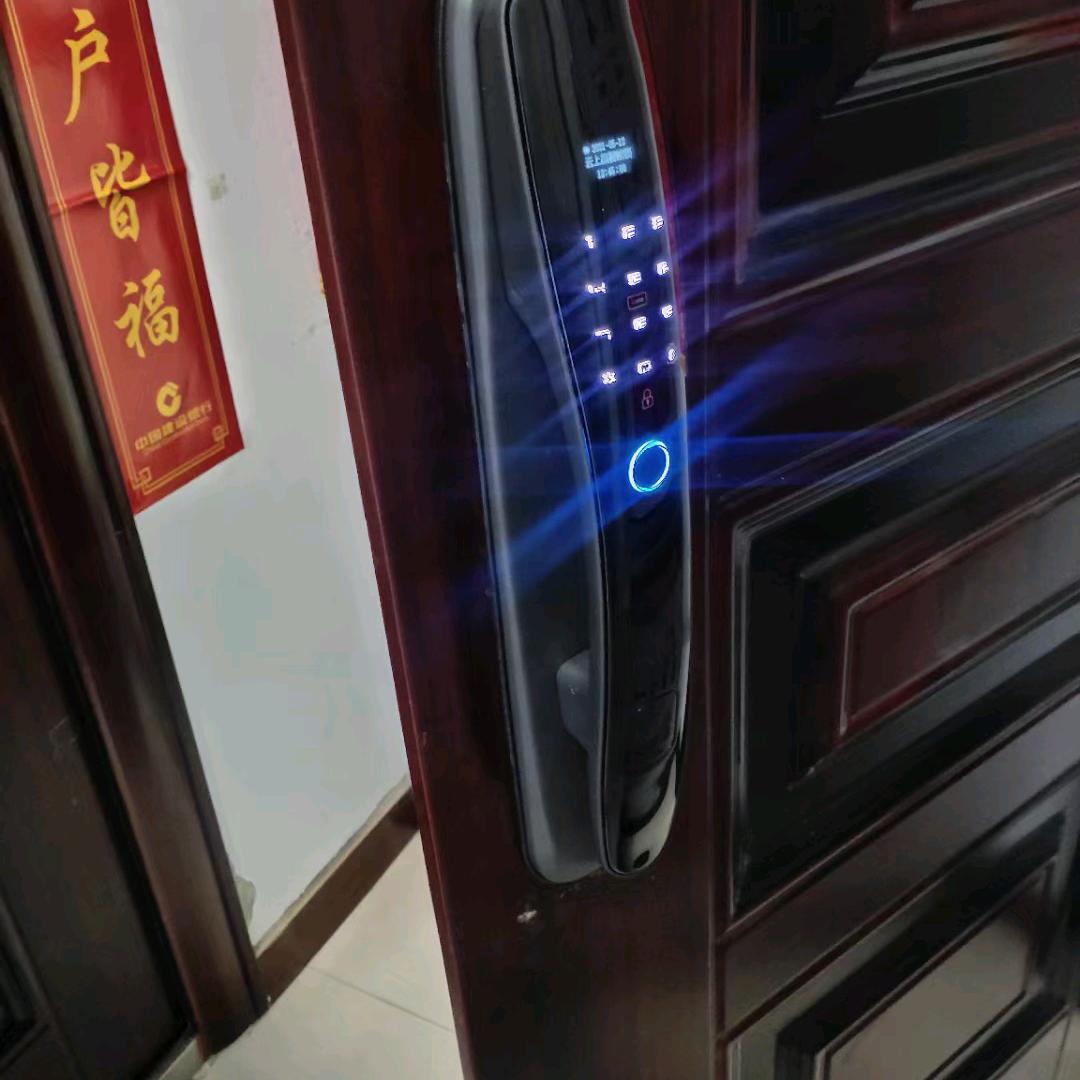 兄弟开锁换锁指纹锁开汽车门
