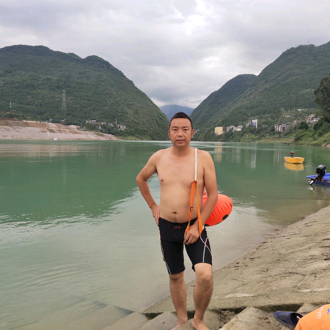 鸿哥冬泳