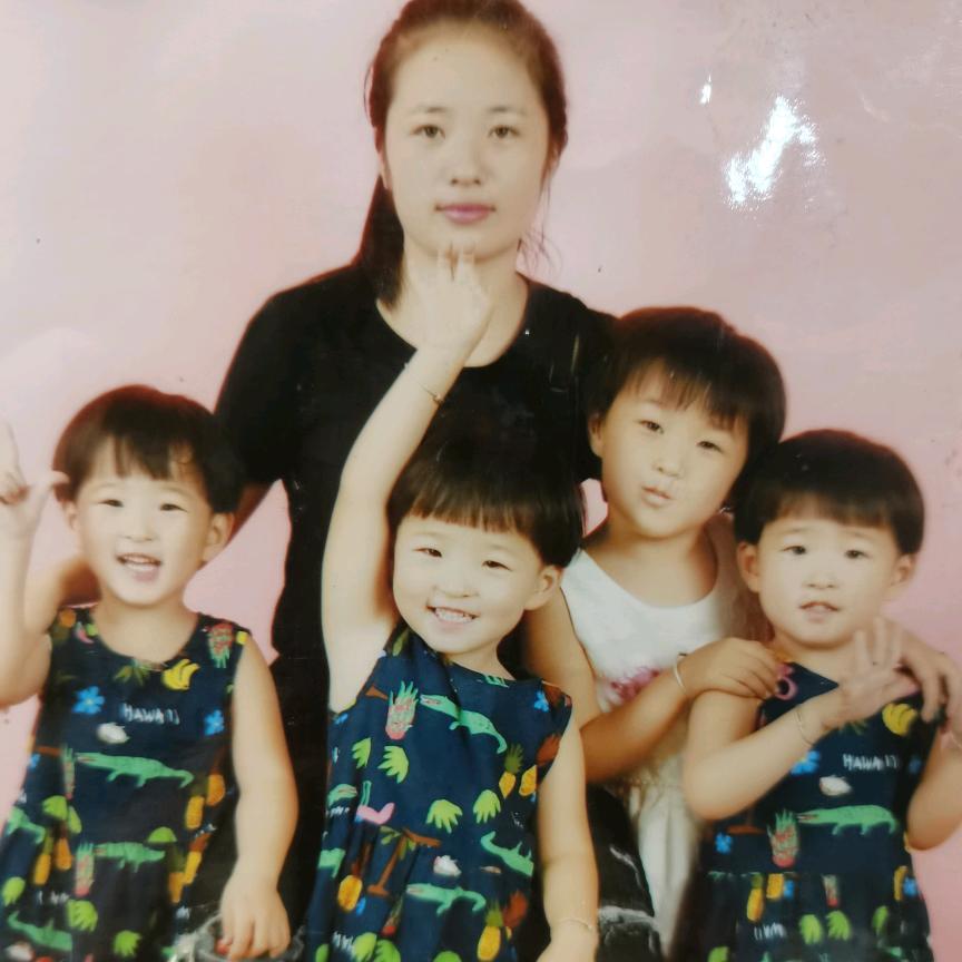 三胞胎四姐妹糖果甜