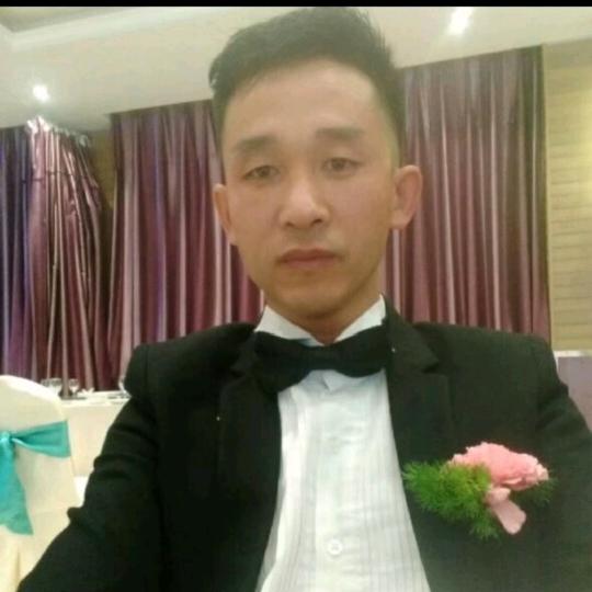 小西服穿起来的小帅气