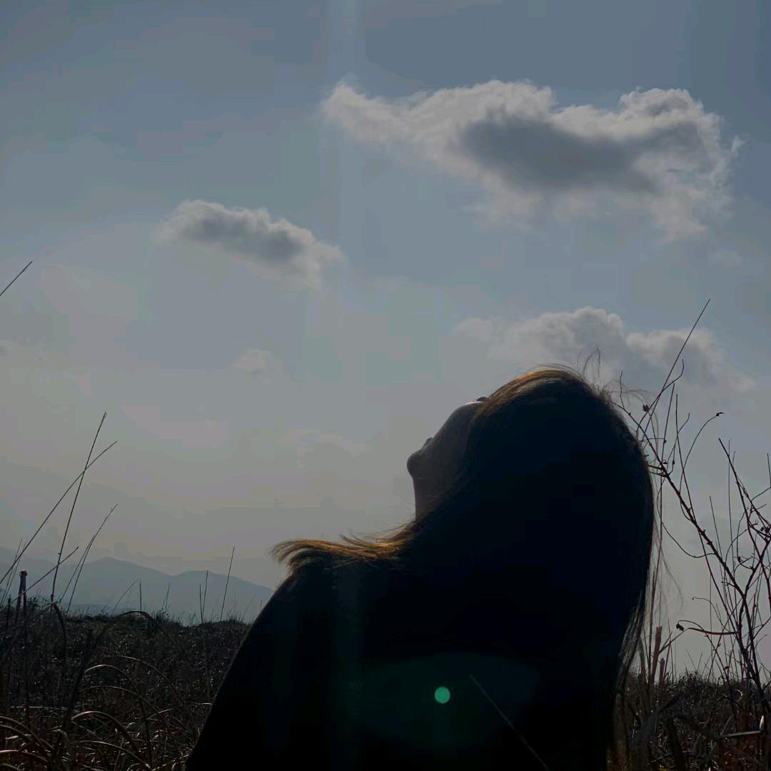 搓指甲的钱钱（新娘跟妆）