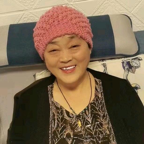 一一何彩