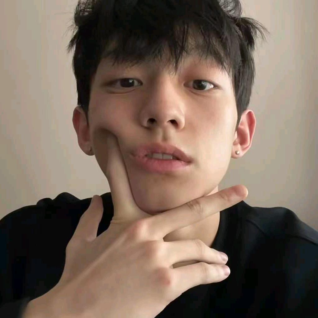 李….