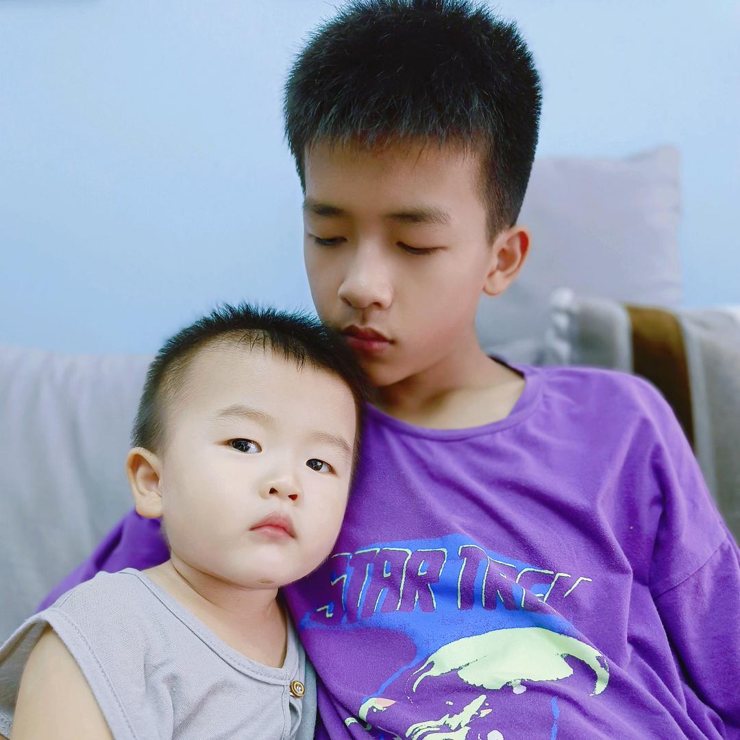 铭铭和哥哥