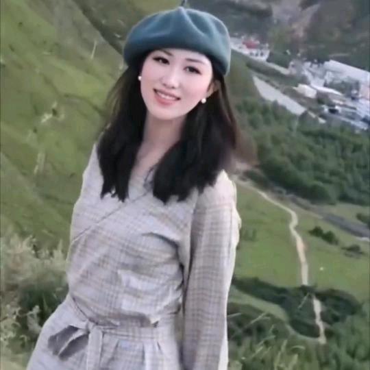D低调