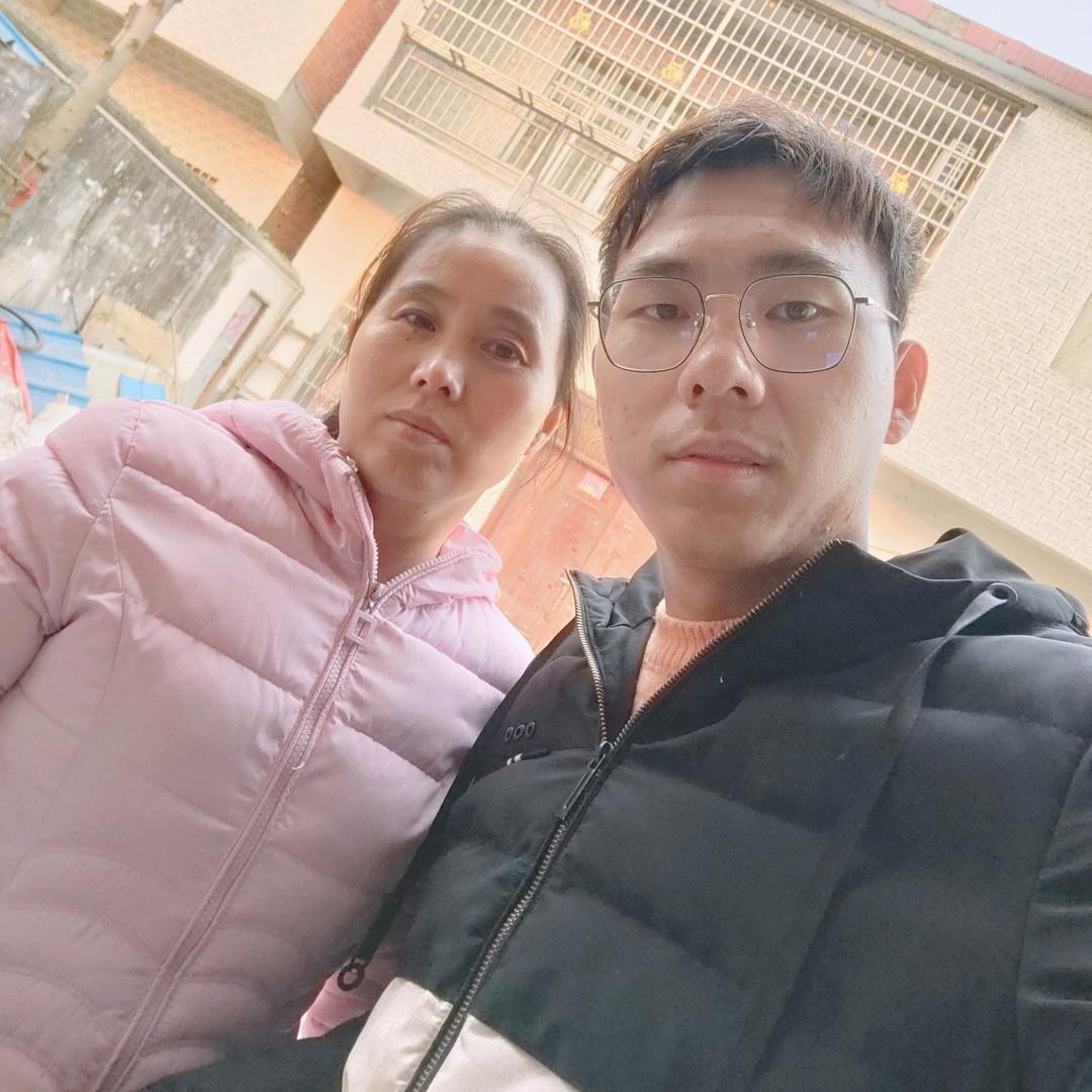 吴晓娜，专业上门回收木材玻璃。