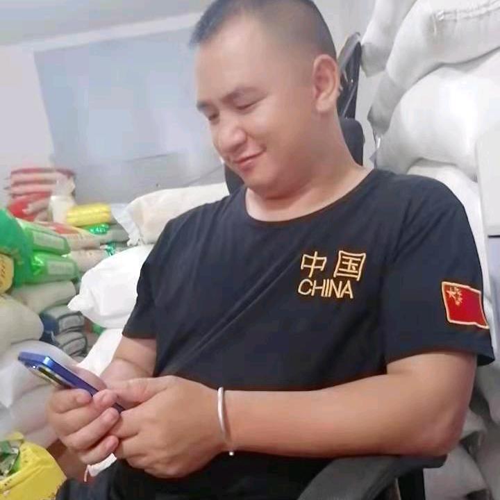 罗哥 （手机摄影）