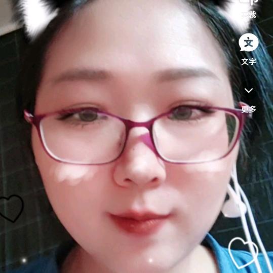 小琴: