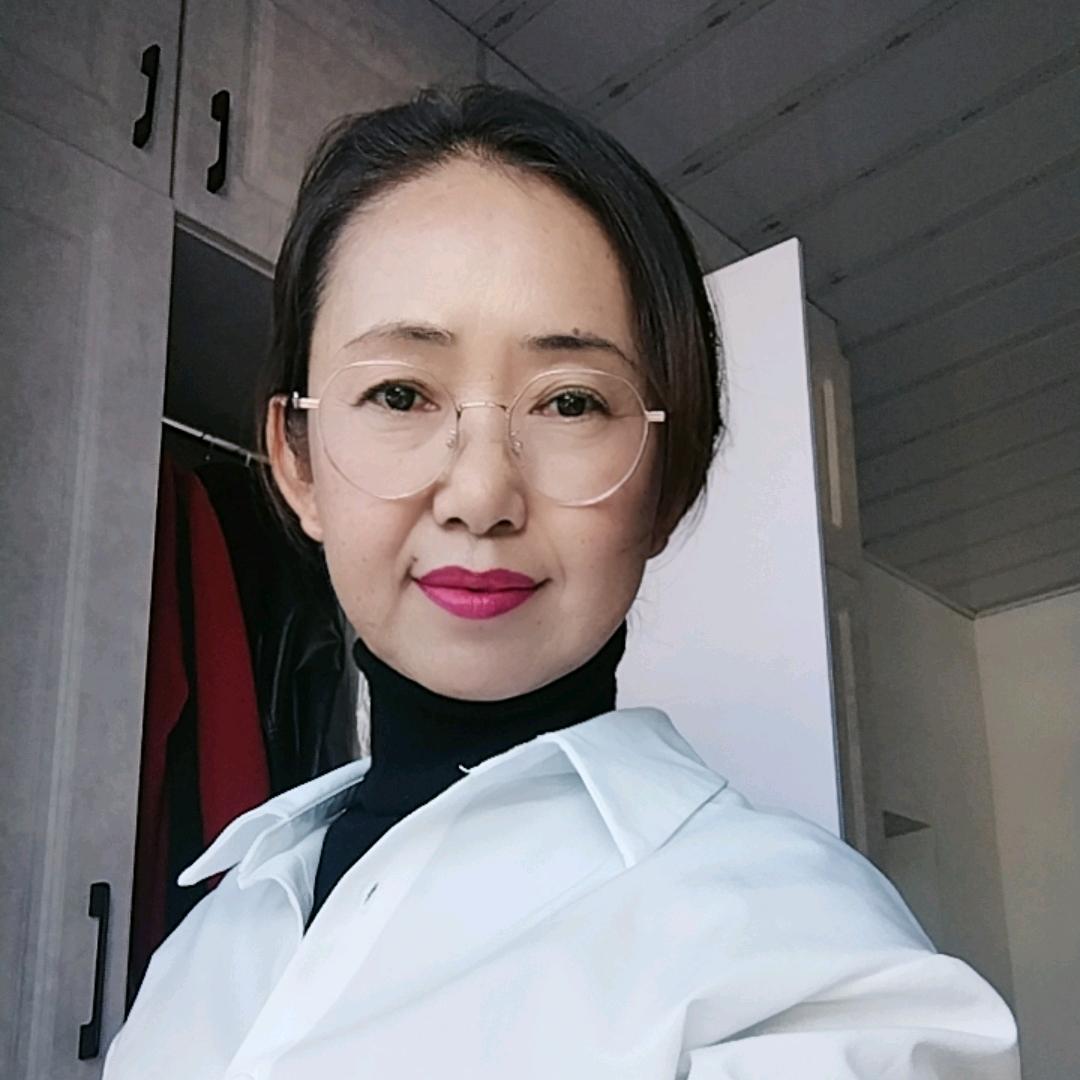锁着月亮的云